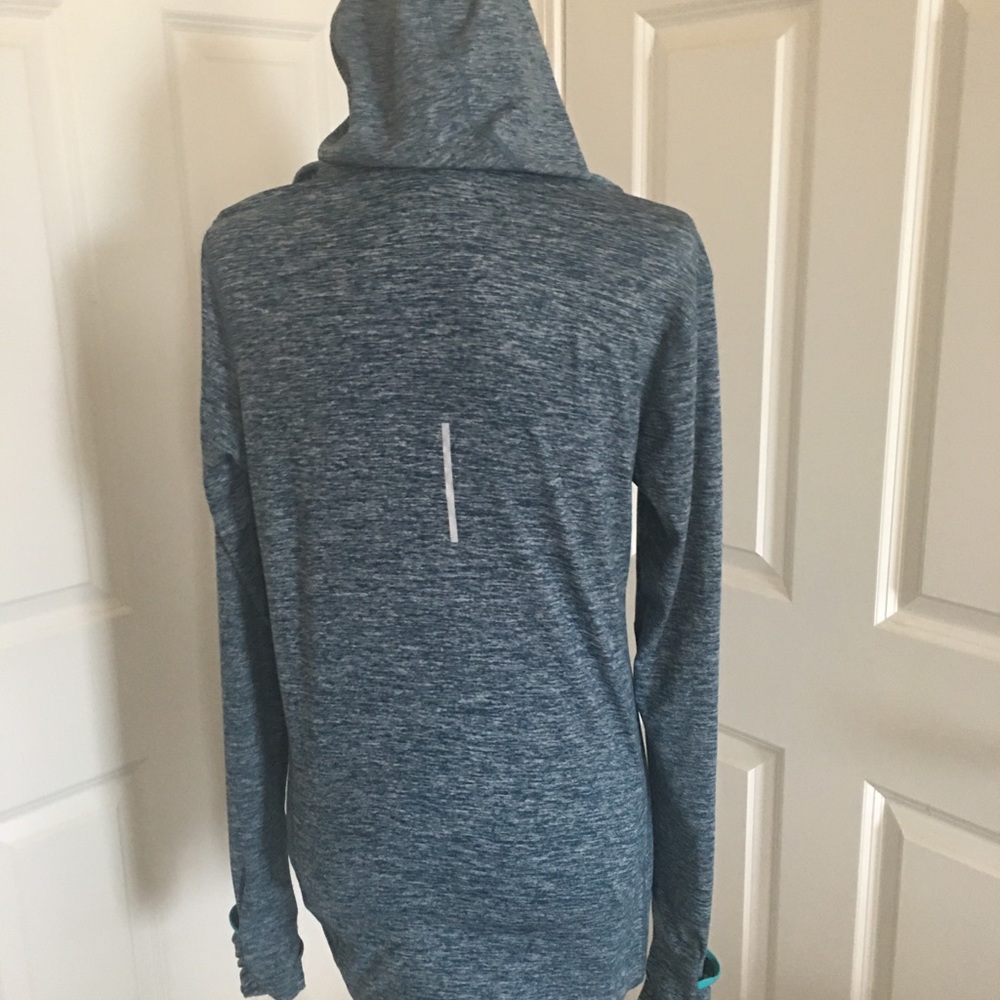 NIKE — DRI-FIT light pullover with hood, size M - Picture 4 of 10